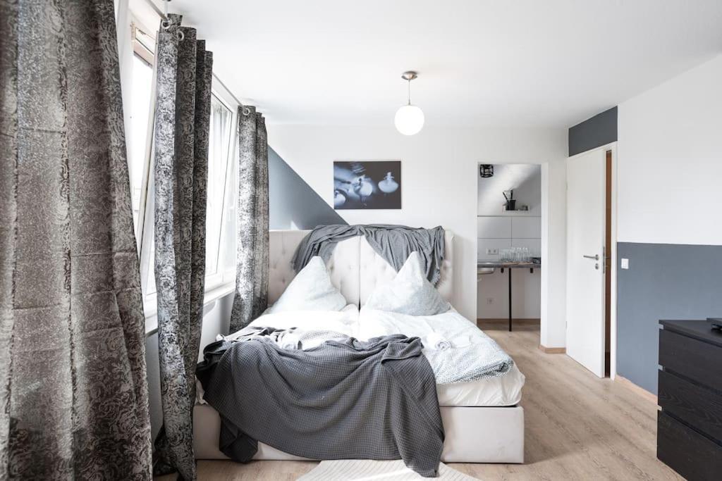 - Cozy Apartment In The Heart Of Duisburg With New York Design & Betten & Sofa - 5 Mins Central Station Hbf - Big Tv & Wifi -- Exteriér fotografie
