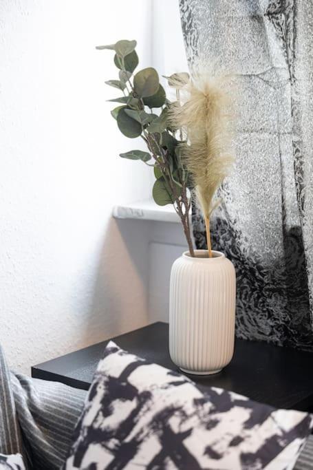 - Cozy Apartment In The Heart Of Duisburg With New York Design & Betten & Sofa - 5 Mins Central Station Hbf - Big Tv & Wifi -- Exteriér fotografie