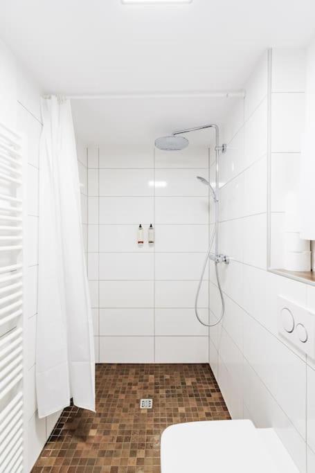 - Cozy Apartment In The Heart Of Duisburg With New York Design & Betten & Sofa - 5 Mins Central Station Hbf - Big Tv & Wifi -- Exteriér fotografie