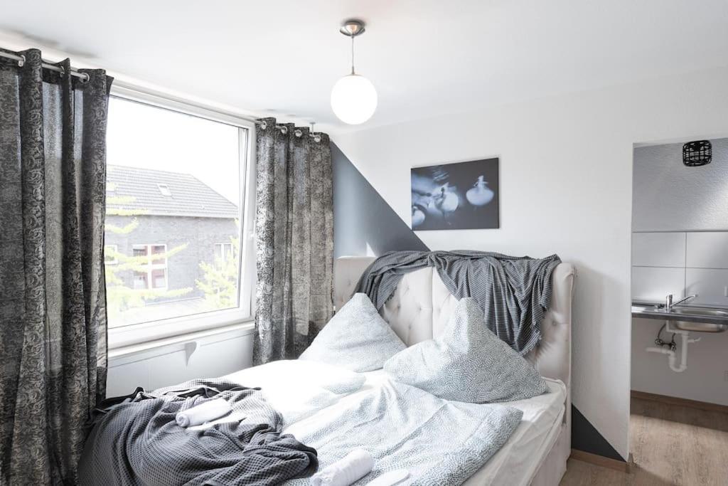 - Cozy Apartment In The Heart Of Duisburg With New York Design & Betten & Sofa - 5 Mins Central Station Hbf - Big Tv & Wifi -- Exteriér fotografie